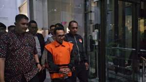 Mantan Wali Kota Bima, Muhammad Lutfi, di gedung KPK, Jakarta.