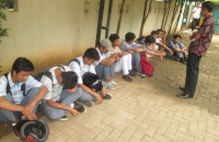 pelajar yang terjaring razia saat diberikan pembinaan di kantor dindik Tangsel