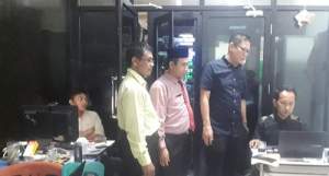 Wakil ketua DPRD Provinsi Banten Barhum saat sedang Sidak di SMAN Kabupaten Tangerang, Kamis (16/6/2022).