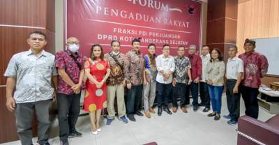 PHDI dan unsur agama lainnya saat audiensi ke Fraksi PDI Perjuangan. Mereka diterima Wakil Ketua DPRD Tangsel, Iwan Rahayu dan anggota fraksi lainnya, Ledy Butar Butar, Suhari Wicaksono dan Made Laksmi Pusparini.