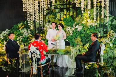Presiden Jokowi dan Menteri Pertahanan Prabowo Subianto hadir dalam penandatanganan/akad nikah Valencia Tanoesoedibjo-Kevin Sanjaya di Jakarta, Sabtu (15/5/2023).