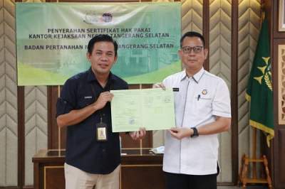 BPN Tangsel Serahkan Sertifikat Hak Pakai Kepada Kejari Tangsel