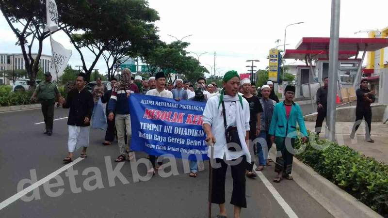 Mal Qbig Pagedangan di demo warga