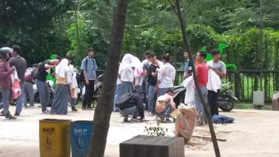 Hari Terakhir Ujian, Siswa Corat-coret