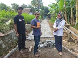Gunakan DAUT, Kelurahan Tegalsari Bangun Jalan Paving Blok