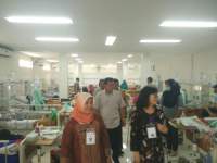 Sekda Kabupaten Tangerang Rudy Maesyal saat meninjau RSUD Kabupaten Tangerang.