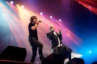 Ilustrasi konser band Dewa 19 di Indonesia.