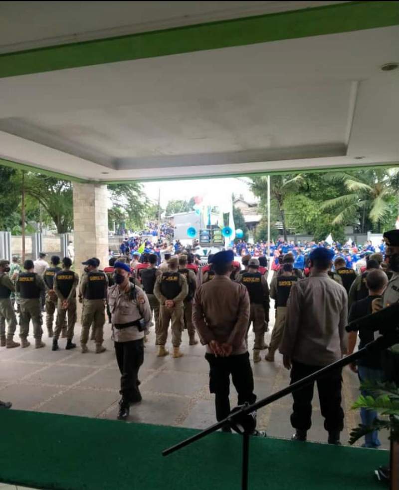 Tuntut Upah, Buruh Tangerang Geruduk Kantor Disnaker