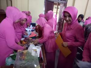 Pelatihan pembuatan parsel di Mapolres Serang