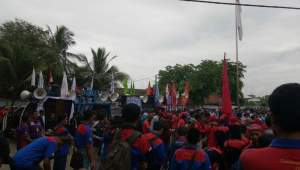 Geruduk Disnaker, Buruh Tuntut Upah Sektoral Tidak Dibredel