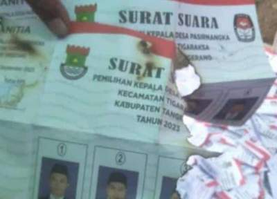 Asap Mengepul dari Kotak Suara Diduga Berbau Mistis