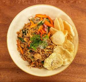 Promo Makan Siang Menarik, Hurry Slowly Lunch Hadir di Vivere Hotel, Artotel Curated