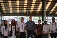 petugas pajak kunjungi PT victory.