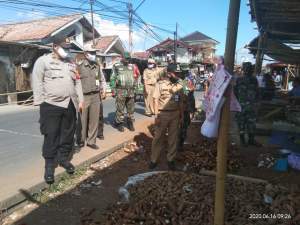Respon Masuk Zona Merah, Tiga Pilar Terjun Langsung ke Pasar Pelangi Sepatan