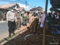 Respon Masuk Zona Merah, Tiga Pilar Terjun Langsung ke Pasar Pelangi Sepatan