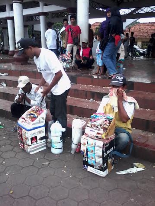 Massa Kampanye Berkah Bagi Pedagang