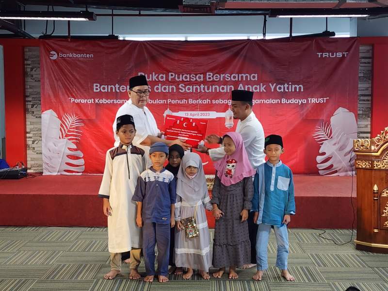 Peringati Nuzulul Quran, Bank Banten Santuni Anak Yatim dan Gelar Bazar Murah