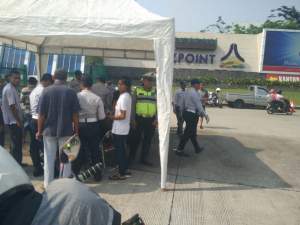 Suasana razia di Tigaraksa, Kabupaten Tangerang.