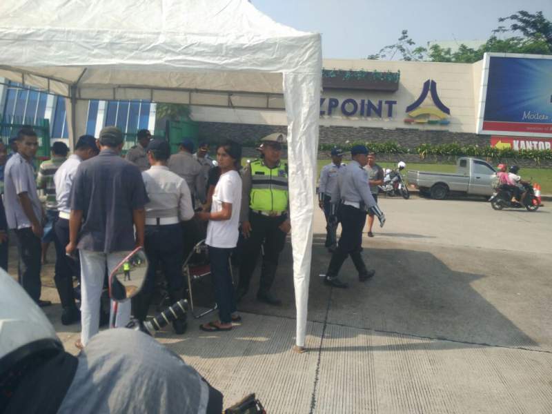 Suasana razia di Tigaraksa, Kabupaten Tangerang.