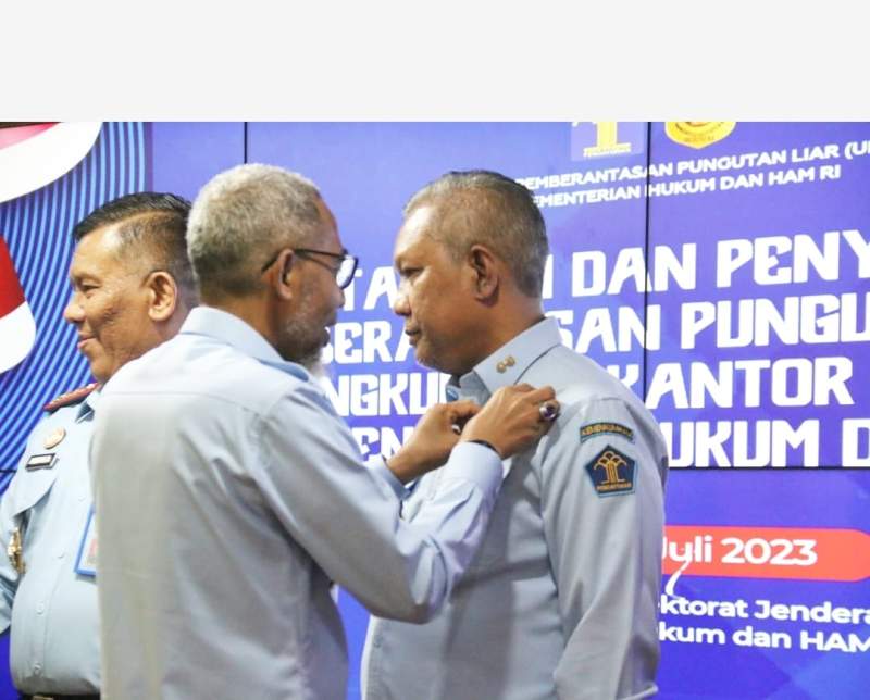 Kakanwil Kemenkumham Banten Terima Penyematan Pin Unit Pemberantasan Pungutan Liar Oleh Inspektur Jenderal