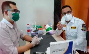 Wakil Walikota Tangsel Pilar Saga Ichsan usai lakukan tes urine.