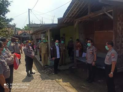 Komisi 3 DPR RI, Dampingi Kapolresta Tangerang Salurkan Bantuan Dari Presiden