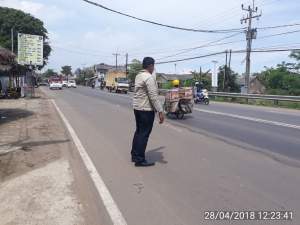 Warga Keluhkan Jalan Berlubang dan Bergelombang