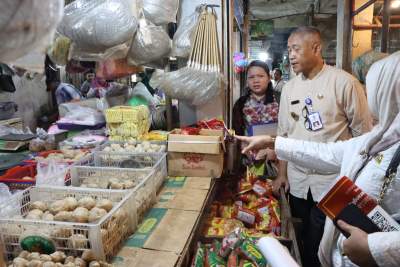 Tim Pengawasan Pangan dan Obat- Obatan Datangi Pasar Babakan Legok