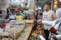 Tim Pengawasan Pangan dan Obat- Obatan Datangi Pasar Babakan Legok