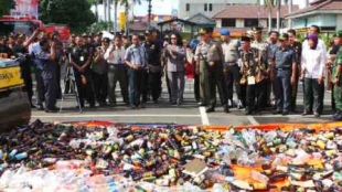 Polrestro Tangerang Kota, Musnahkan 3.667 Botol & 179 Liter Miras