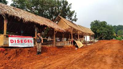 Melanggar Aturan Perda Tangsel, Satpol PP Segel Restoran "Saung Babe" Setu