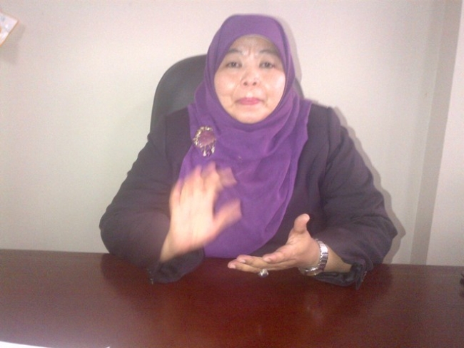  Yati Komisi II DPRD Kota Tangerang saat menjelaskan terkait pengalihan pengelolaan SMU/SMK