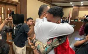 Eks pejabat Ditjen Pajak Rafael Alun Trisambodo dan putranya, Mario Dandy Satriyo di Pengadilan Tipikor, Jakarta, Senin (6/11/2023).