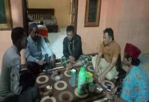 Dekatkan Diri Dengan Warga, Bhabinkamtibmas Polsek Mancak Cilegon Gelar Ngopi Bareng