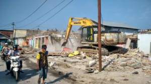 PT. KAI Tertibkan 105 Ruko di Rangkasbitung