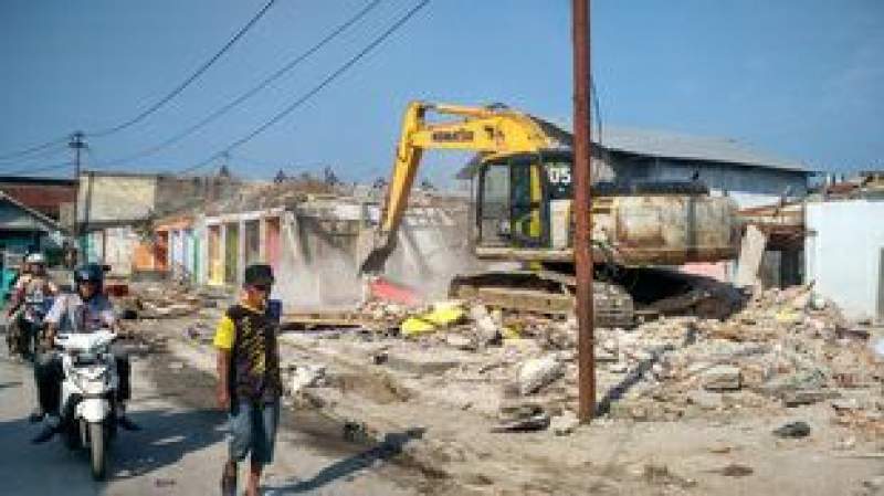 PT. KAI Tertibkan 105 Ruko di Rangkasbitung