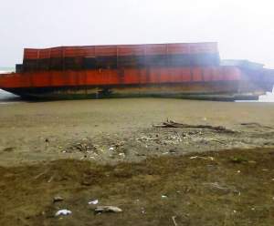 Kapal tongkang PT Cemindo Gemilang.