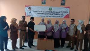 Anggota DPRD Bersama Dinkes, DPMD Provinsi Banten Sosialisasi Kegiatan Posyandu di Desa Cikuya
