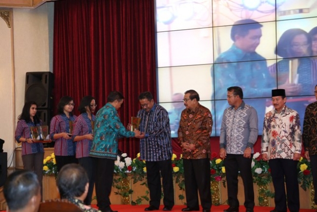 Dinilai Baik Memberikan Informasi Publik, Pemprov Banten Terima Penghargaan "Antara Award"