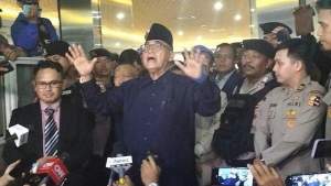 Panji Gumilang usai diperiksa terkait kasus dugaan penistaan agama di Bareskrim Polri, Jakarta, Senin (3/7/2023), lalu.