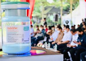 Presiden Jokowi meluncurkan vaksin Covid-19 buatan Bio Farma, IndoVac, di Pabrik PT Bio Farma (Persero), Kota Bandung, Jawa Barat, Kamis, 13 Oktober 2022.
