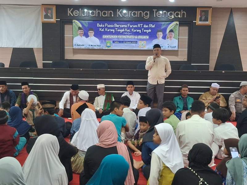Wujudkan Kepedulian Terhadap Sesama, Kelurahan Karang Tengah Gelar Bukber dan Santunan
