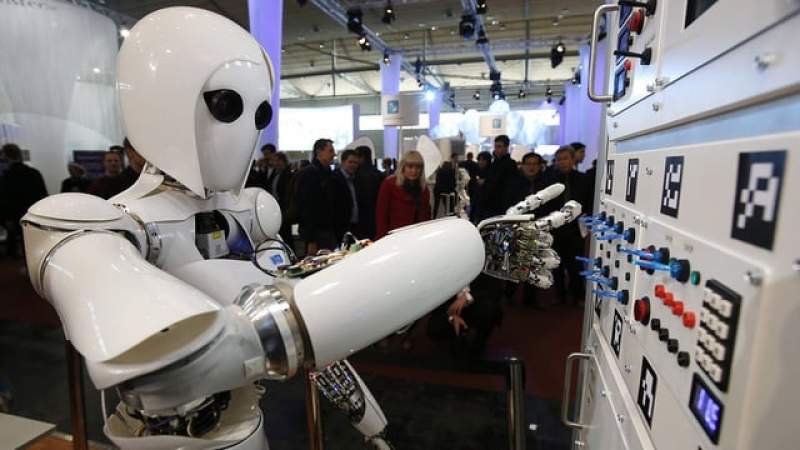 Profesi Kerah Biru Dinilai Paling Aman dari Ancaman AI