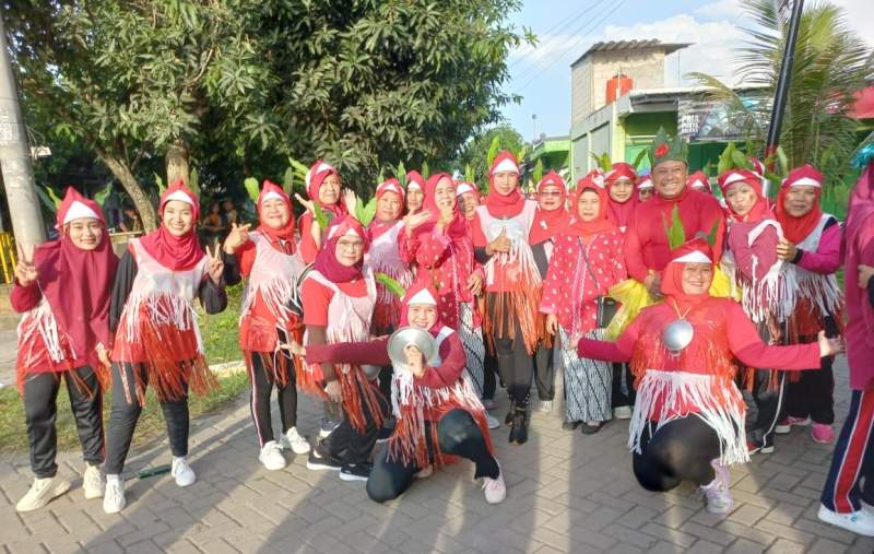 Peringatan Hari Ibu, Emak- Emak di Perum Puri Pratama Gelar Jalan Sehat