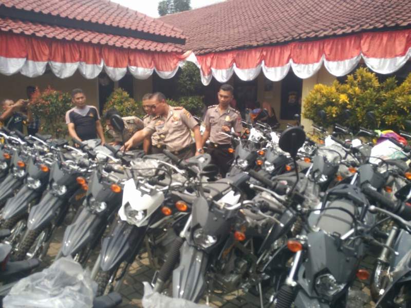 Amankan Pilkades, Kapolresta Tangerang Serahkan 100 Unit Kendaraan Patroli
