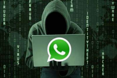Ilustrasi peretasan melalui aplikasi WhatsApp.
