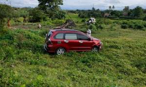 Tabrak Adu Kebo, Dua Avanza Terpental ke Jurang di Sodong  Tigaraksa