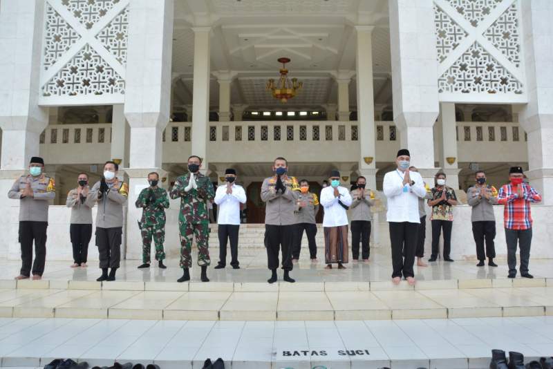 Jelang New Normal, Bupati Dan Wakil Bupati Tangerang Gelar Simulasi Pembukaan Masjid