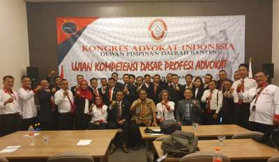 Peserta uji kompetensi dasar advokat dan pengurus DPD KAI Banten usai lakukan tes tulis dan wawancara.