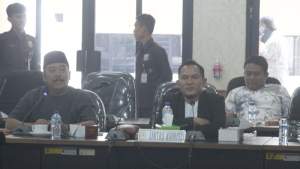 Ketua Komisi I DPRD Kota Cilegon Masduki saat memimpin RDP lintas komisi bersama PT TBS dan Damkar Kota Cilegon, Kamis (13/10/2022).